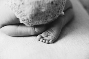 Tærne til nyfødt baby
